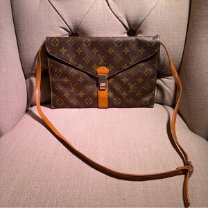 Louis Vuitton
LV Monogram Shoulder Bag Vintage 80s